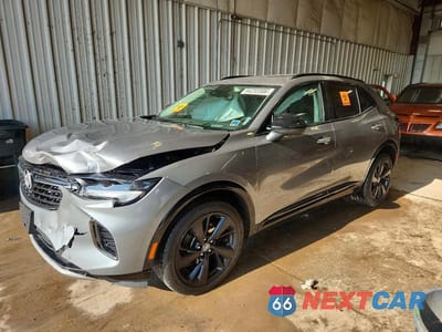 2023 BUICK ENVISION ESSENCE LRBFZPR49PD179820 - główne zdjęcie licytacji z USA - miniatura