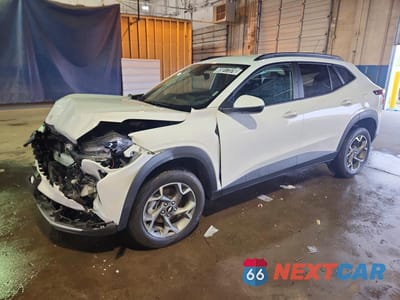 2025 CHEVROLET TRAX 1LT KL77LHEP5SC230948 - główne zdjęcie licytacji z USA - miniatura