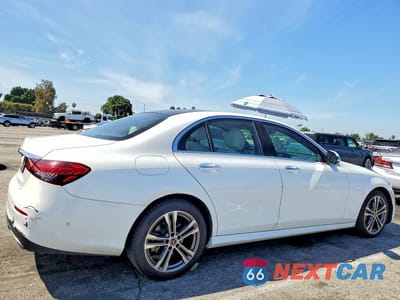 Trzecie zdjęcie samochodu z tyłu: 2022 MERCEDES-BENZ E 350 VIN:W1KZF8DB4NB012587 - miniatura