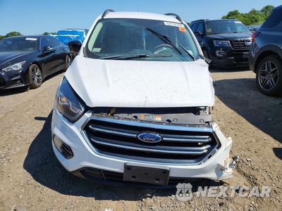 Piąte zdjęcie samochodu w środku: 2019 FORD ESCAPE SE VIN:1FMCU9GD0KUB66895 - miniatura