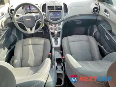 Zdjęcie 8 z 12 samochodu: 2015 CHEVROLET SONIC LT VIN:1G1JC5SH3F4200506 - miniatura