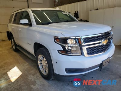 Czwarte zdjęcie samochodu z boku: 2019 CHEVROLET TAHOE K1500 LT VIN:1GNSKBKC5KR288951 - miniatura