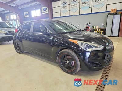 Czwarte zdjęcie samochodu z boku: 2013 HYUNDAI VELOSTER BASE VIN:KMHTC6AD9DU162339 - miniatura