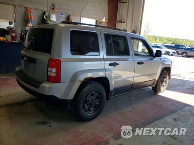 Trzecie zdjęcie samochodu z tyłu: 2014 JEEP PATRIOT SPORT VIN:1C4NJPBBXED912483 - miniatura