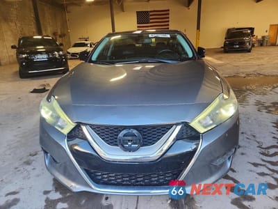Piąte zdjęcie samochodu w środku: 2016 NISSAN MAXIMA PLATINUM VIN:1N4AA6AP5GC397431 - miniatura