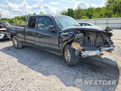 Czwarte zdjęcie samochodu z boku: 2003 CHEVROLET SILVERADO C1500 VIN:2GCEC19X931258609 - miniatura