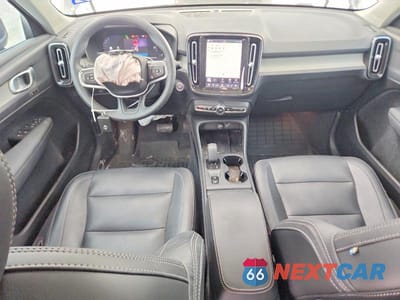Zdjęcie 8 z 12 samochodu: 2025 VOLVO XC40 CORE VIN:YV4L12UJ2S2479373 - miniatura