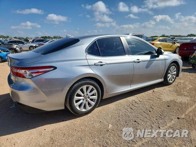 Trzecie zdjęcie samochodu z tyłu: 2020 TOYOTA CAMRY LE VIN:4T1C11AK1LU511404 - miniatura