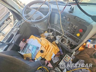 Zdjęcie 8 z 14 samochodu: 2018 FREIGHTLINER COLUMBIA 120 SEMI TRUCK VIN:3ALXA7009JDJU3904 - miniatura
