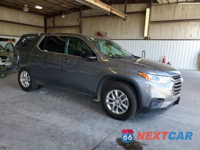 Czwarte zdjęcie samochodu z boku: 2021 CHEVROLET TRAVERSE LS VIN:1GNEVFKW3MJ110379 - miniatura