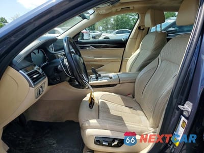 Zdjęcie 7 z 12 samochodu: 2016 BMW 750 XI VIN:WBA7F2C57GG419641 - miniatura