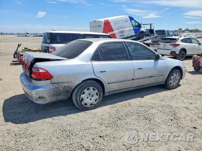 Trzecie zdjęcie samochodu z tyłu: 1998 HONDA ACCORD LX VIN:1HGCG5646WA188141 - miniatura
