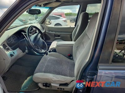 Zdjęcie 7 z 13 samochodu: 2000 FORD EXPLORER XLT VIN:1FMZU83P4YZC12132 - miniatura