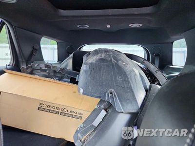 Zdjęcie 10 z 13 samochodu: 2018 FORD EXPLORER PLATINUM VIN:1FM5K8HT3JGB27519 - miniatura