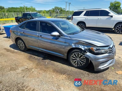 Czwarte zdjęcie samochodu z boku: 2019 VOLKSWAGEN JETTA S VIN:3VWC57BU3KM245802 - miniatura
