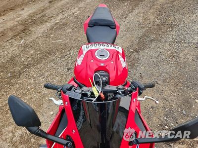 Piąte zdjęcie samochodu w środku: 2026 HONDA CBR650 R VIN:MLHRH1556T5200394 - miniatura