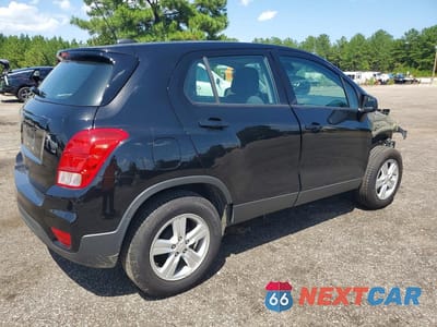 Trzecie zdjęcie samochodu z tyłu: 2019 CHEVROLET TRAX LS VIN:3GNCJKSB2KL210617 - miniatura