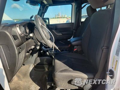 Zdjęcie 7 z 12 samochodu: 2017 JEEP WRANGLER UNLIMITED SPORT VIN:1C4BJWDG1HL510464 - miniatura