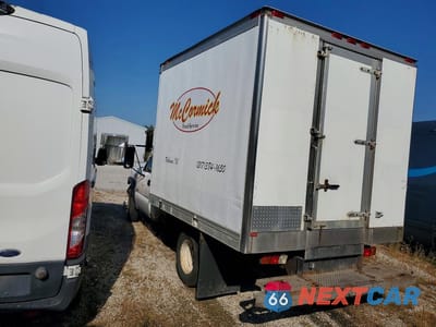 Drugie zdjęcie samochodu z przodu: 2003 CHEVROLET SILVERADO C3500 REFRIGERATED BOX TRUCK VIN:1GBJC34U43E189161 - miniatura