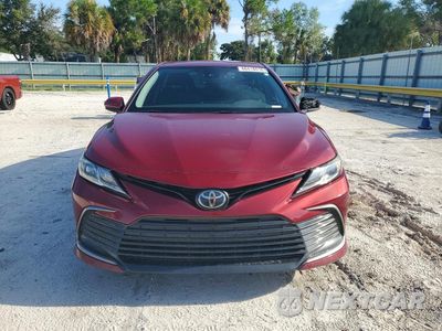 Piąte zdjęcie samochodu w środku: 2022 TOYOTA CAMRY LE VIN:4T1C11AK1NU045394 - miniatura