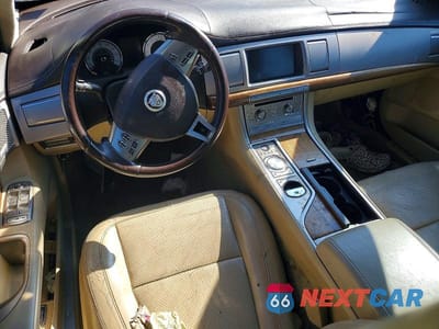 Zdjęcie 8 z 12 samochodu: 2010 JAGUAR XF SUPERCHARGED VIN:SAJWA0HE0AMR77383 - miniatura