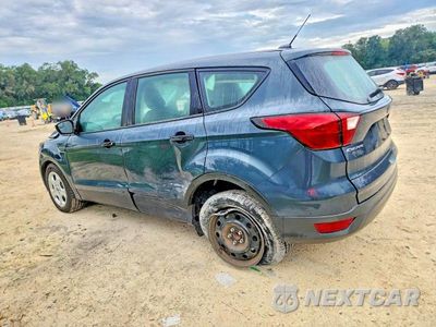 Drugie zdjęcie samochodu z przodu: 2019 FORD ESCAPE S VIN:1FMCU0F75KUB95929 - miniatura