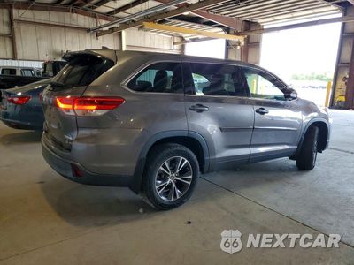 Trzecie zdjęcie samochodu z tyłu: 2019 TOYOTA HIGHLANDER LE PLUS VIN:5TDBZRFH2KS935665 - miniatura