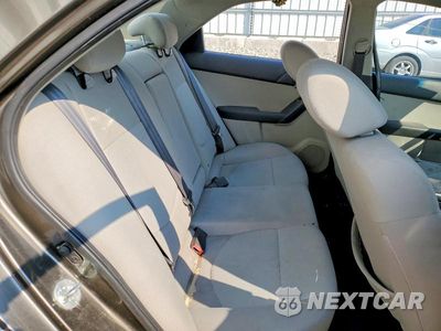 Zdjęcie 10 z 12 samochodu: 2010 KIA FORTE EX VIN:KNAFU4A2XA5046894 - miniatura