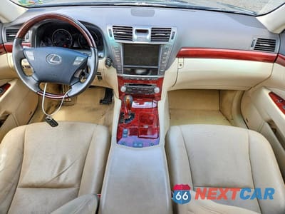 Zdjęcie 8 z 12 samochodu: 2012 LEXUS LS 460 VIN:JTHCL5EF3C5014169 - miniatura