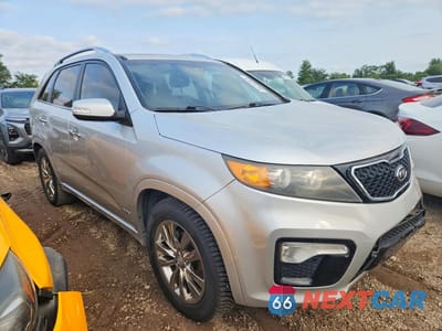 Czwarte zdjęcie samochodu z boku: 2011 KIA SORENTO SX VIN:5XYKWDA22BG144998 - miniatura
