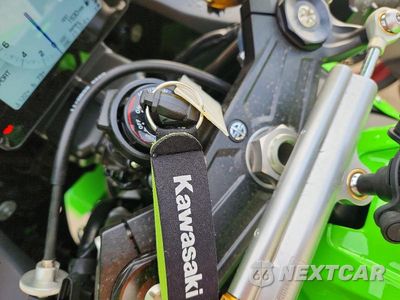 Zdjęcie 8 z 9 samochodu: 2026 KAWASAKI ZX1003 A VIN:JKBZXXA18TA001324 - miniatura
