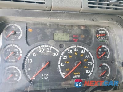 Zdjęcie 9 z 13 samochodu: 2014 FREIGHTLINER CASCADIA TRUCK CAB AND CHASSIS VIN:3AKJGLD66ESFP4558 - miniatura