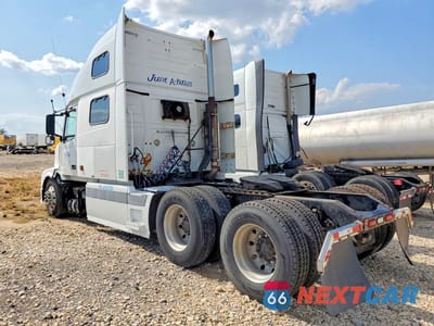 Drugie zdjęcie samochodu z przodu: 2004 VOLVO VNL SEMI TRUCK VIN:4V4NC9GHX4N357051 - miniatura
