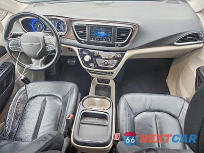 Zdjęcie 8 z 14 samochodu: 2019 CHRYSLER PACIFICA TOURING L VIN:2C4RC1BGXKR732370 - miniatura