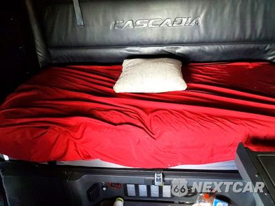 Zdjęcie 10 z 14 samochodu: 2023 FREIGHTLINER CASCADIA 126
