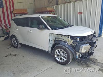 Czwarte zdjęcie samochodu z boku: 2020 KIA SOUL S VIN:KNDJ23AUXL7718359 - miniatura