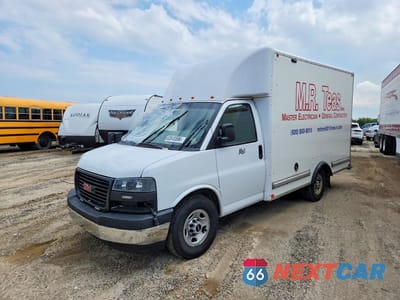 2020 GMC SAVANA BOX - BOX TRUCK 1GD07RFG0L1139642 - główne zdjęcie licytacji z USA - miniatura
