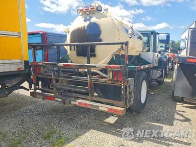 Trzecie zdjęcie samochodu z tyłu: 2005 INTERNATIONAL 4300 TANK TRUCK VIN:1HTMMAAL25H121953 - miniatura
