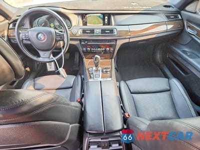 Zdjęcie 8 z 12 samochodu: 2015 BMW 750 XI VIN:WBAYB6C51FG299230 - miniatura
