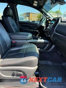 Piąte zdjęcie samochodu w środku: 2023 NISSAN TITAN PRO-4X VIN:1N6AA1ED3PN104690 - miniatura