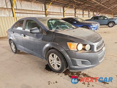 Czwarte zdjęcie samochodu z boku: 2015 CHEVROLET SONIC LT VIN:1G1JC5SH5F4101041 - miniatura