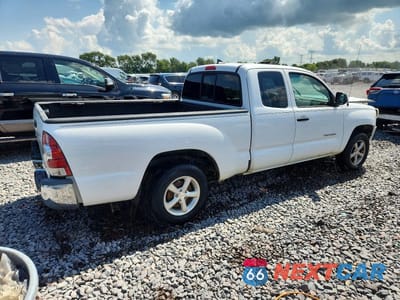 Trzecie zdjęcie samochodu z tyłu: 2014 TOYOTA TACOMA BASE VIN:5TFTX4CNXEX045808 - miniatura