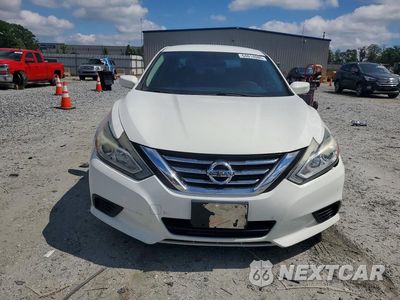 Piąte zdjęcie samochodu w środku: 2017 NISSAN ALTIMA 2.5 S VIN:1N4AL3AP2HC235153 - miniatura