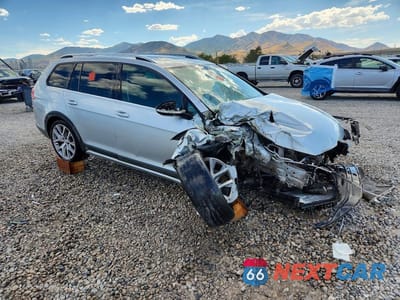 Czwarte zdjęcie samochodu z boku: 2017 VOLKSWAGEN GOLF ALLTRACK S VIN:3VWH17AUXHM540097 - miniatura