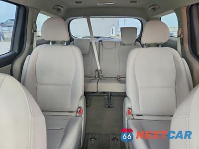 Zdjęcie 10 z 13 samochodu: 2021 KIA SEDONA LX VIN:KNDMB5C19M6666306 - miniatura