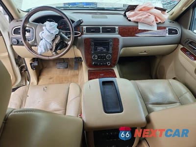 Zdjęcie 8 z 13 samochodu: 2011 CHEVROLET TAHOE K1500 LTZ VIN:1GNSKCE0XBR350643 - miniatura