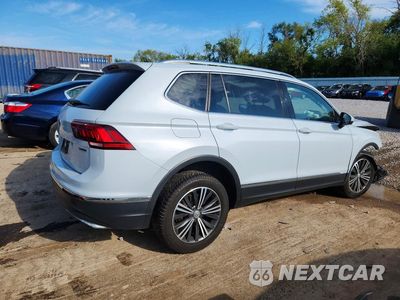Trzecie zdjęcie samochodu z tyłu: 2019 VOLKSWAGEN TIGUAN SE VIN:3VV2B7AX4KM007932 - miniatura
