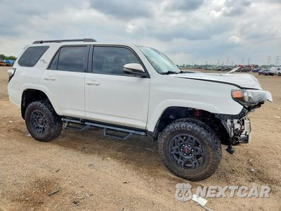 Czwarte zdjęcie samochodu z boku: 2019 TOYOTA 4RUNNER TRD OFF-ROAD PREMIUM VIN:JTEBU5JRXK5649605 - miniatura