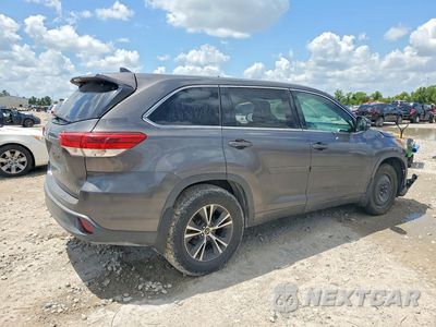 Trzecie zdjęcie samochodu z tyłu: 2018 TOYOTA HIGHLANDER LE PLUS VIN:5TDZZRFH0JS240680 - miniatura