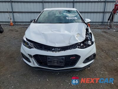 Piąte zdjęcie samochodu w środku: 2018 CHEVROLET CRUZE LT VIN:3G1BE6SM6JS613174 - miniatura